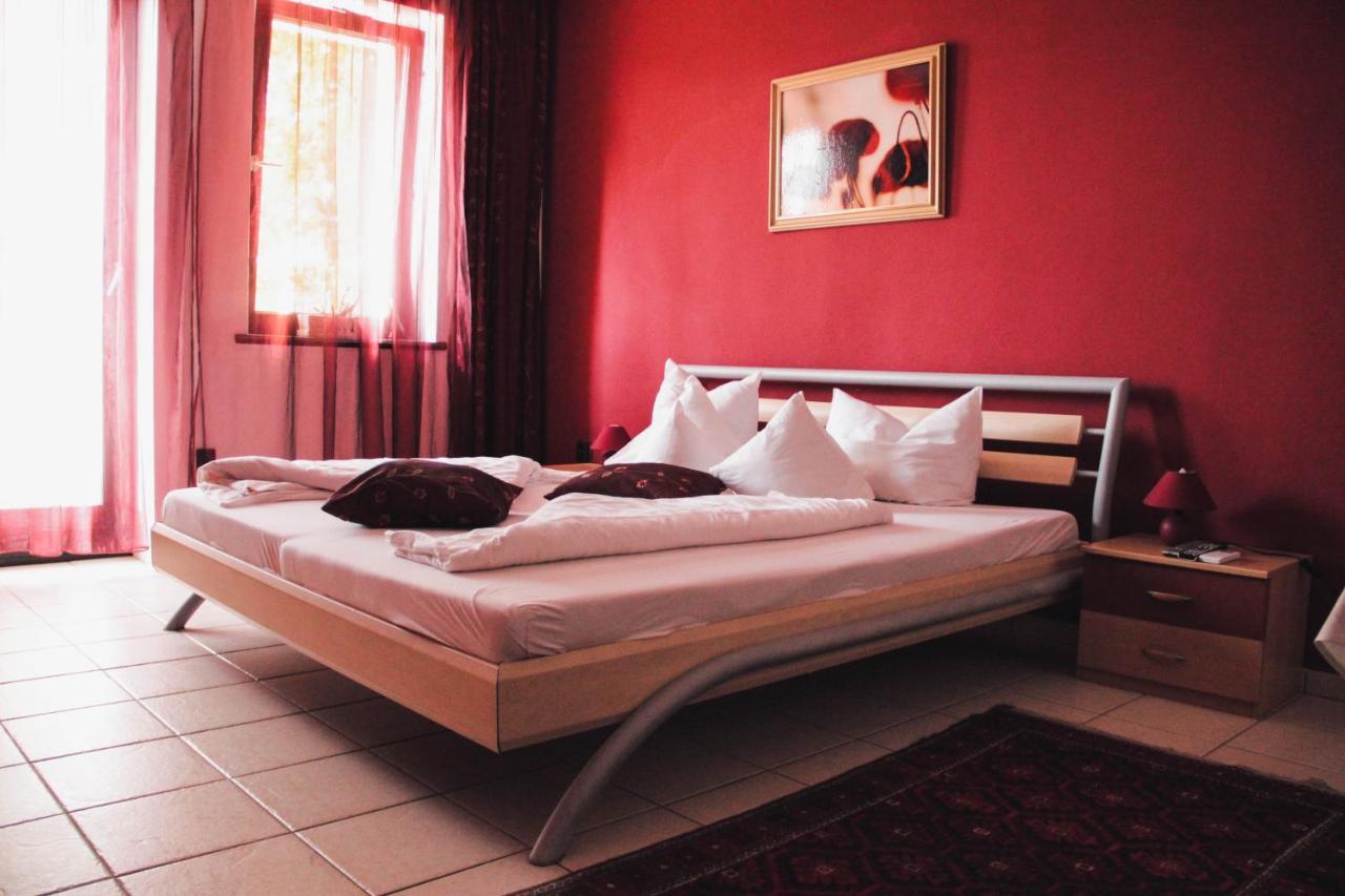 Bed and Breakfast Pannonhalma Panzió Exterior foto