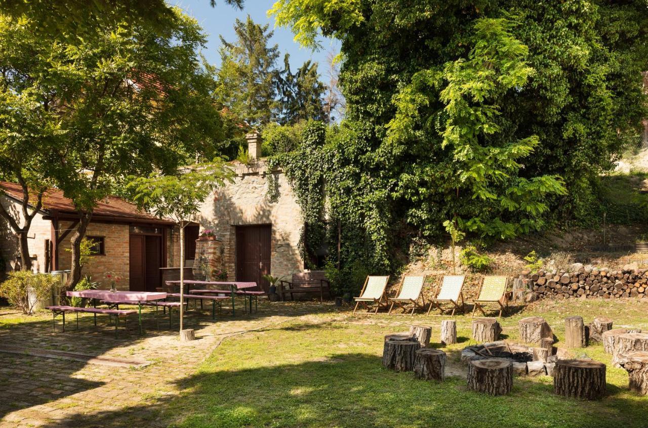 Bed and Breakfast Pannonhalma Panzió Exterior foto
