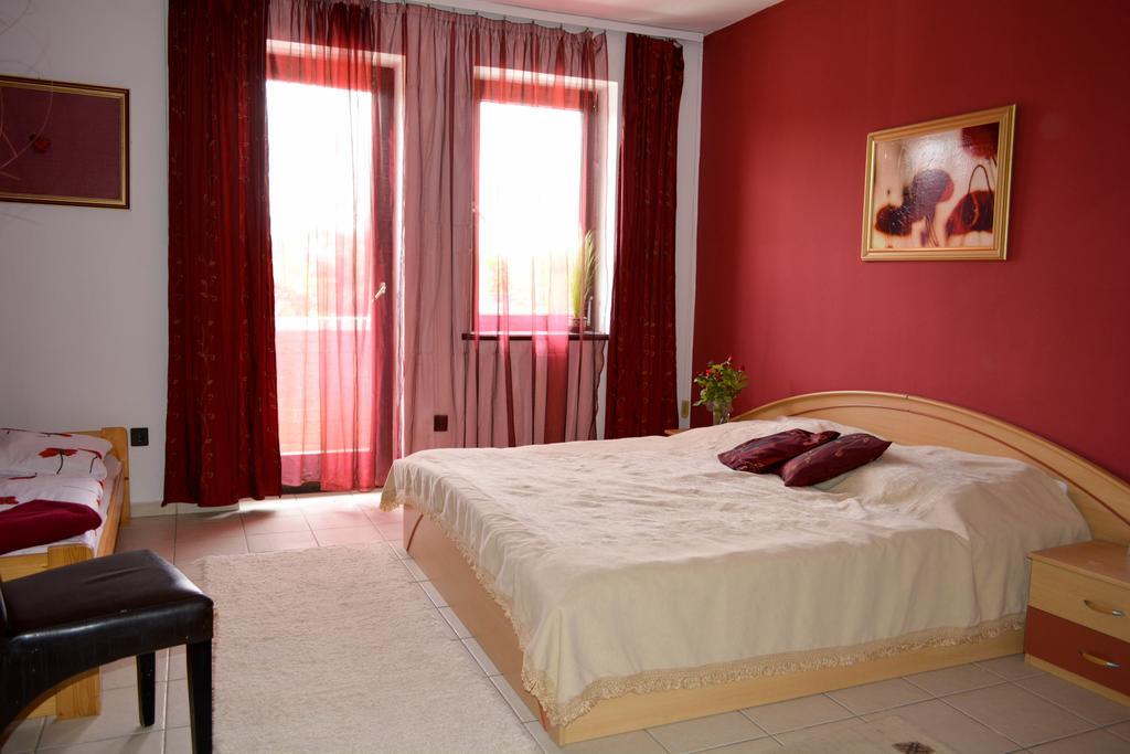 Bed and Breakfast Pannonhalma Panzió Exterior foto